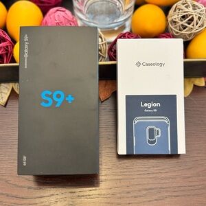 Samsung Galaxy S9+ Packaging with Black Case